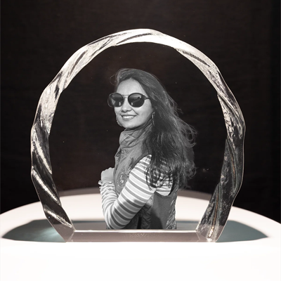 Crystal-gift-for-her-3D-picture-award-trophy